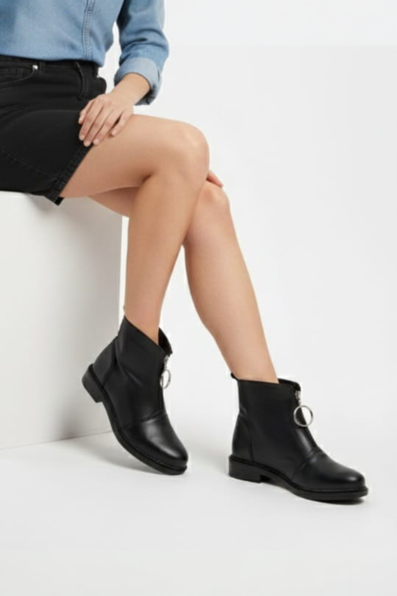 KADIN FERMUARLI HALKA AKSESUAR DETAYLI BOT