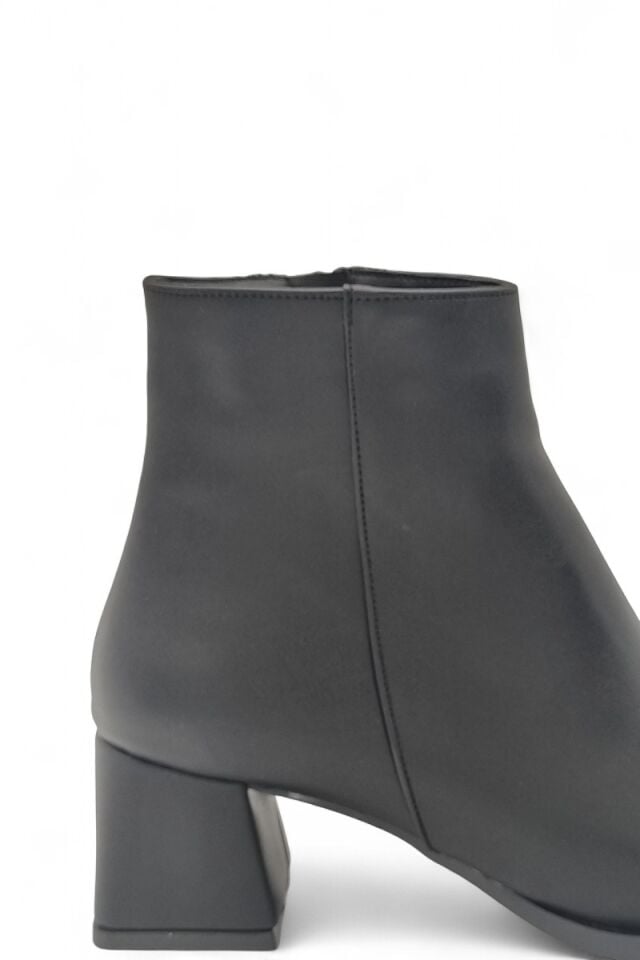 KADIN GÜNLÜK ŞIK KÜT BURUN TOPUKLU BOT 40 - SİYAH CİLT