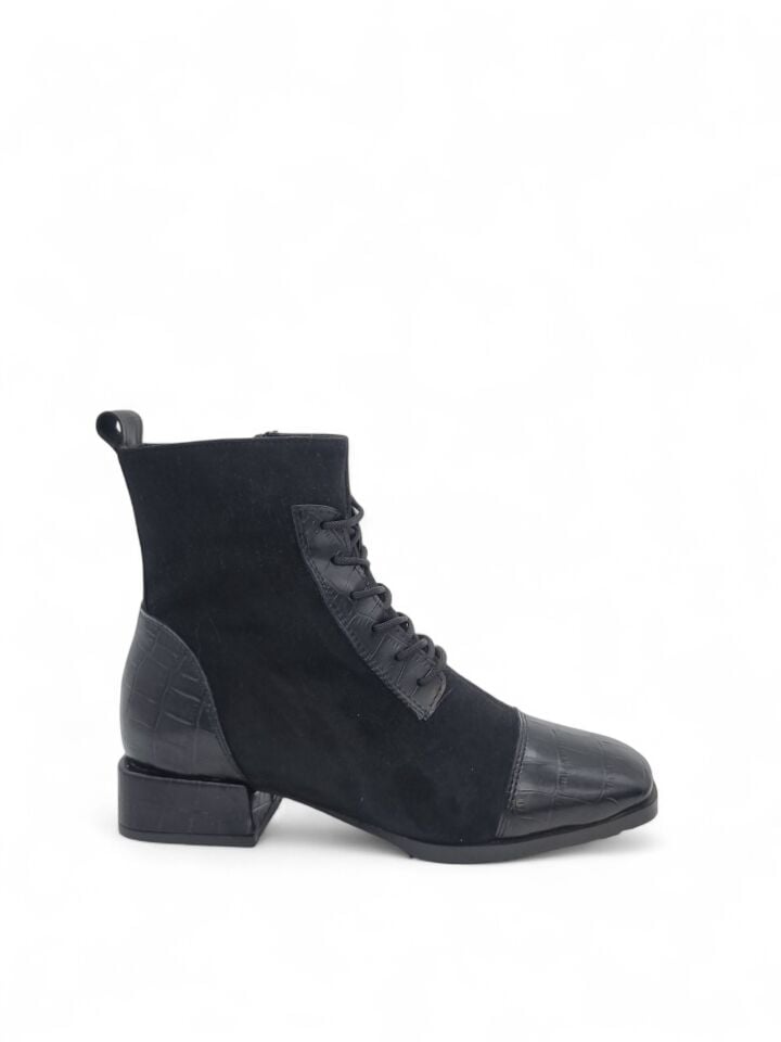 KADIN BAĞCIKLI KÜT BURUN HAKİKİ SÜET DERİ DETAYLI TOPUKLU KLASİK BOT