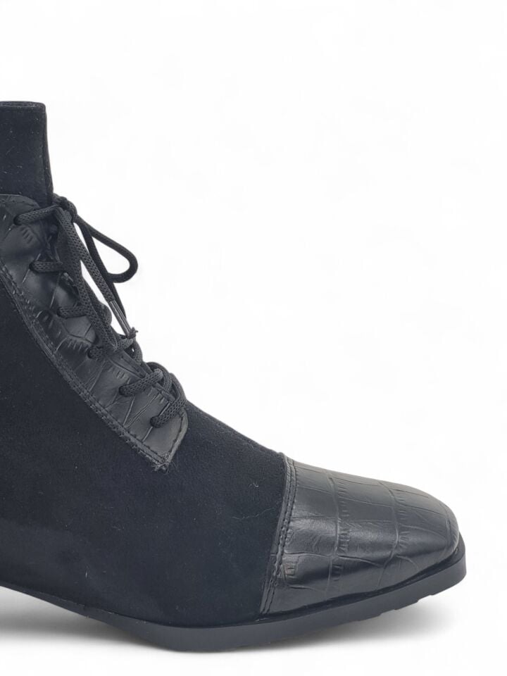 KADIN BAĞCIKLI KÜT BURUN HAKİKİ SÜET DERİ DETAYLI TOPUKLU KLASİK BOT