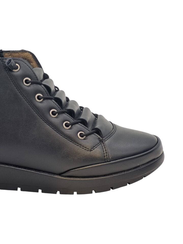 KADIN AKILLI BAĞCIKLI FERMUARLI ORTOPEDİK TABANLI BOT SİYAH CİLT - 40