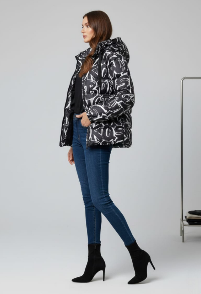 KADIN GRAFİTİ DESENLİ KAPŞONLU ŞİŞME MONT 42 - SİYAH/BEYAZ