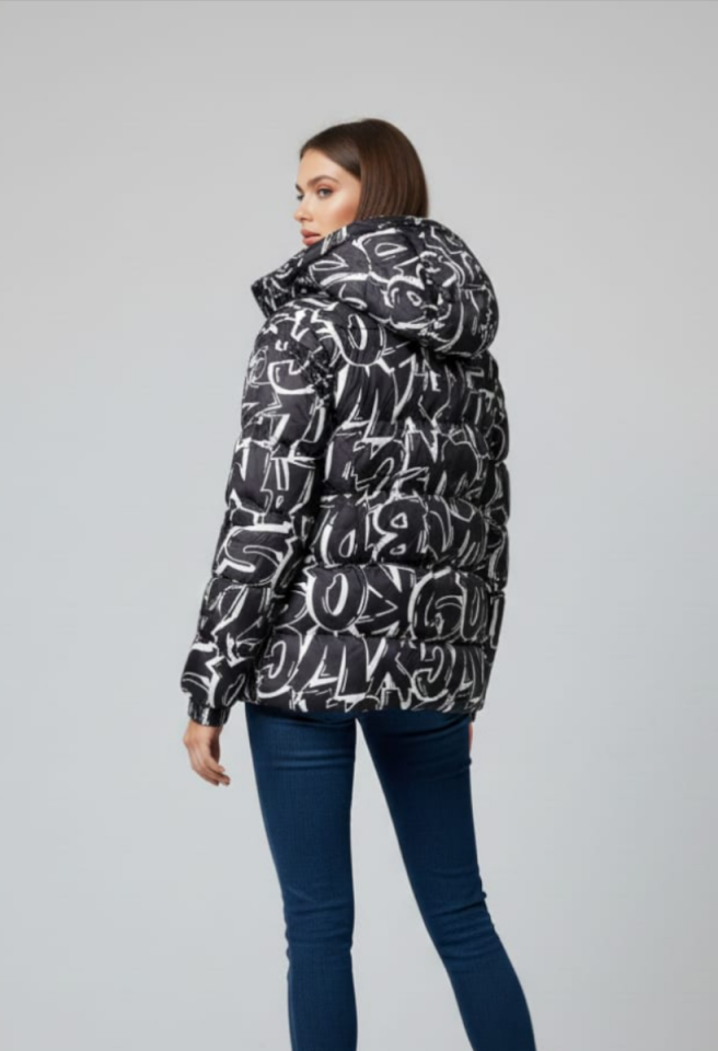 KADIN GRAFİTİ DESENLİ KAPŞONLU ŞİŞME MONT 42 - SİYAH/BEYAZ